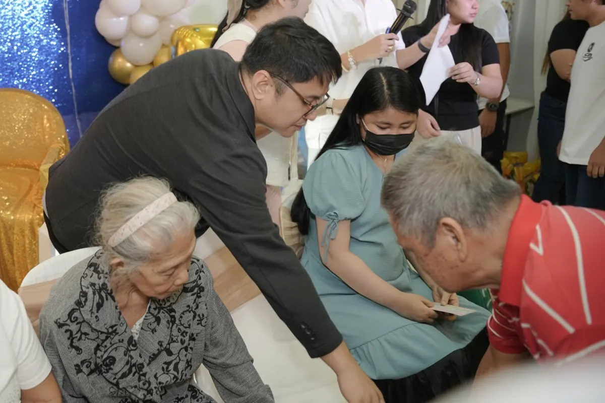 Gift giving to elderly